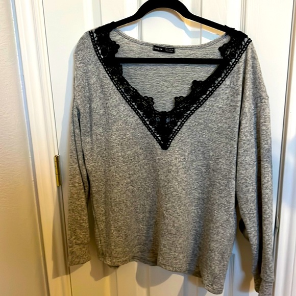 SHEIN Sweaters - SHIEN V NECK LIGHTWEIGHT SWEATER